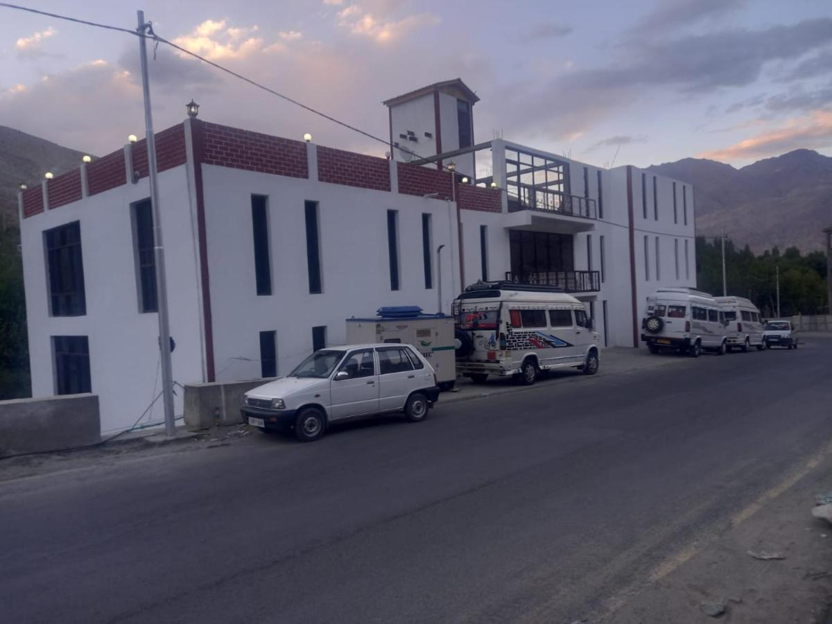 The Royal Kargil Hotel Exterior photo